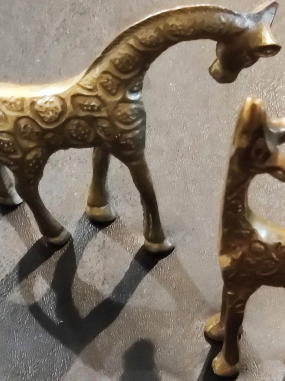 Two Brass Giraffes Figurines pre-owned in More than Excellent Condition